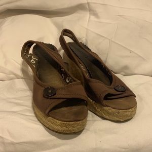 Womens brown bongo shoes